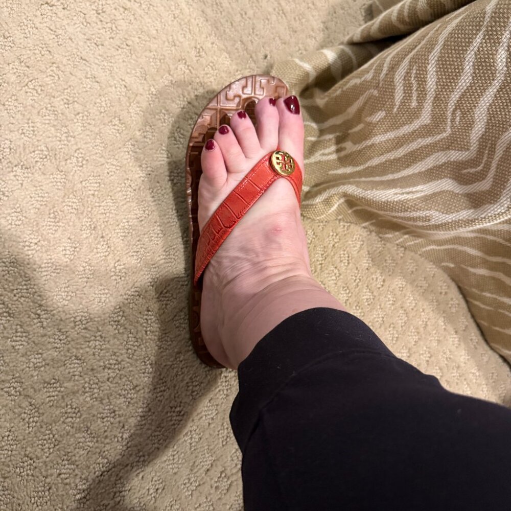 Coral Tory Burch Slides with Logo in Gold